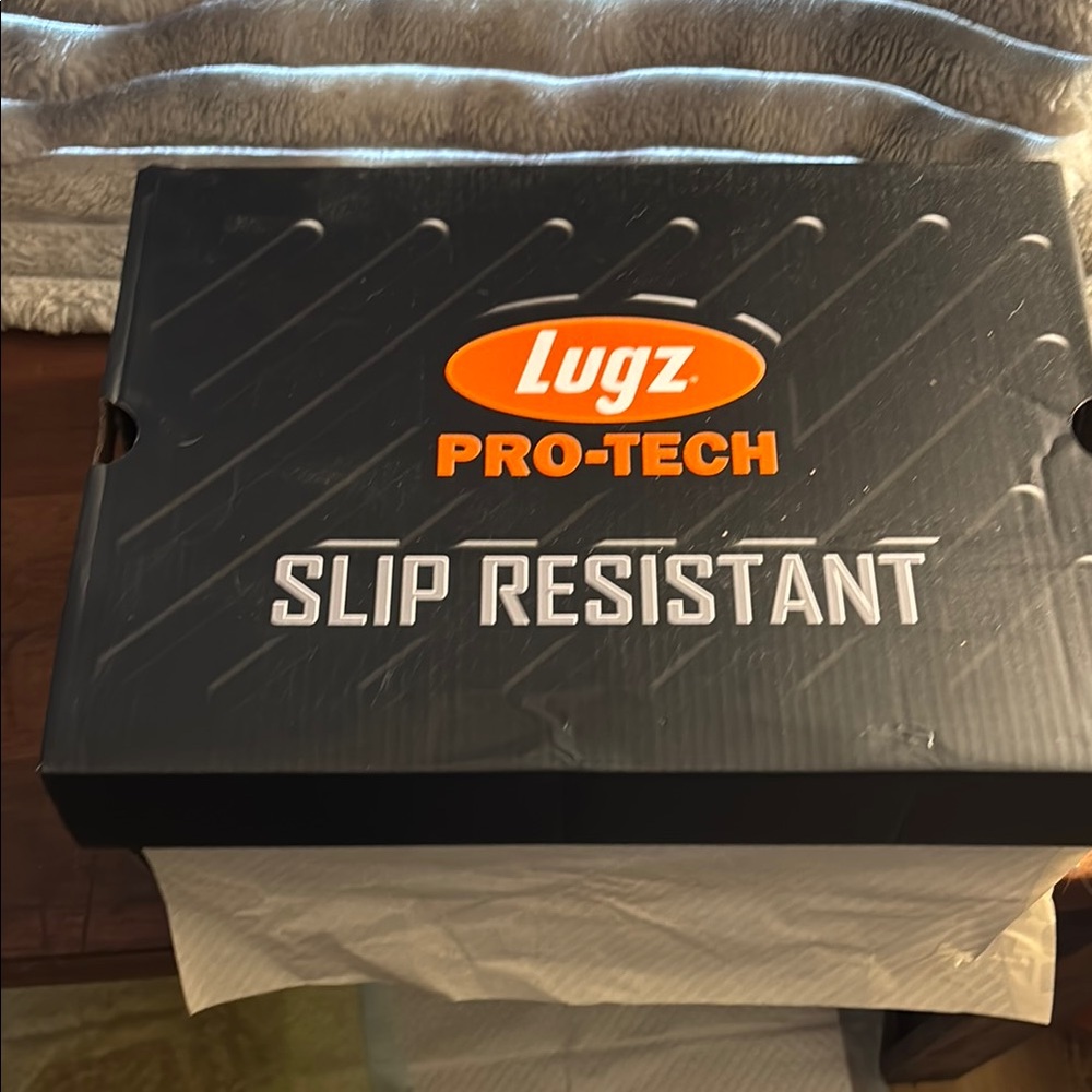 Lugs Black slip resistant shoes